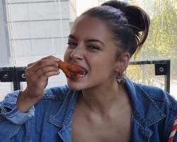 Jessica Edwards eating non vegetarian food